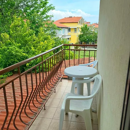 Πανσιόν Dayana Double 6 *